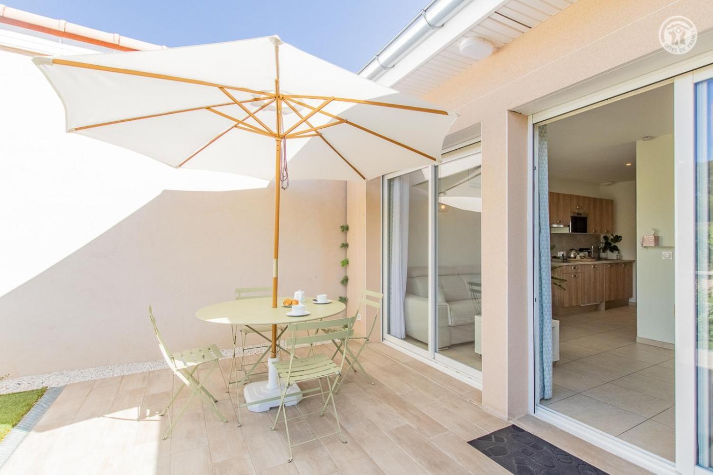 Le Maconnais Guest House Vinzelles ภายนอก รูปภาพ