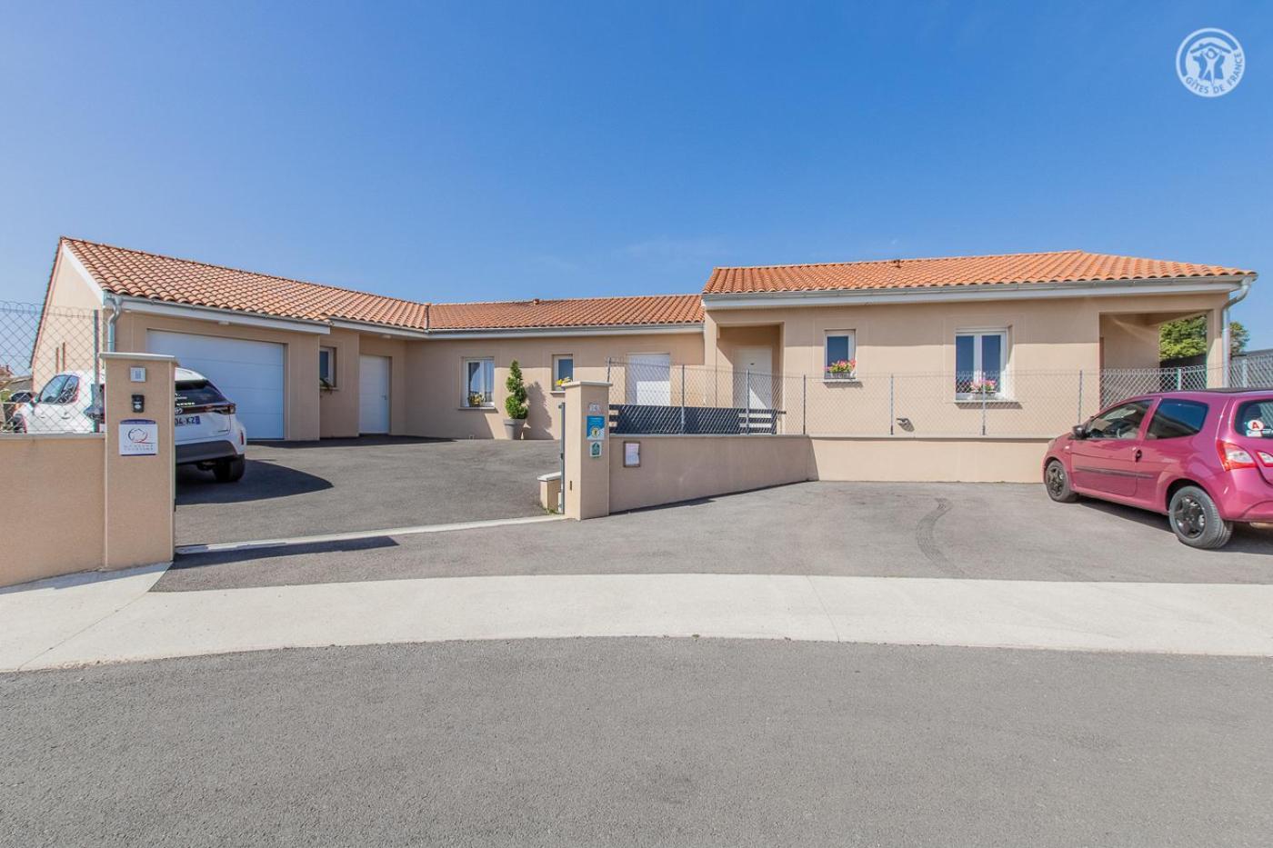 Le Maconnais Guest House Vinzelles ภายนอก รูปภาพ